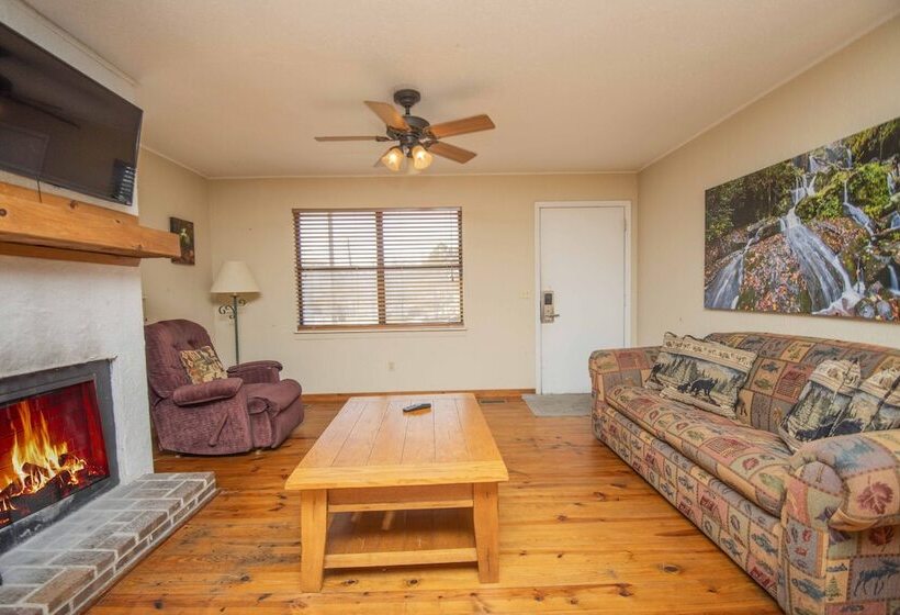 جناح عائلي, Tremont Lodge & Resort