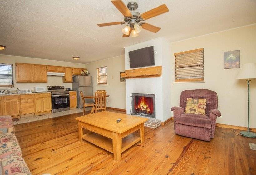 جناح عائلي, Tremont Lodge & Resort