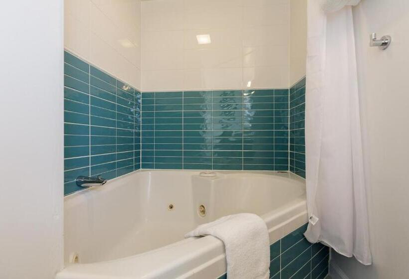 带按摩浴盆的套房, Ocean Resort Inn