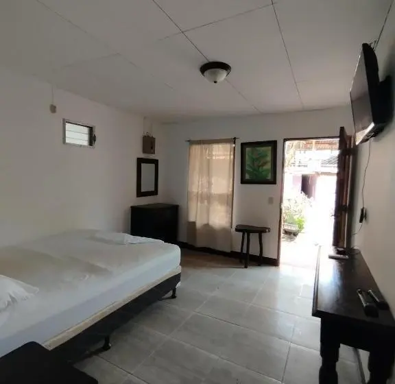 اتاق لوکس, The Landing Hotel And Restaurant