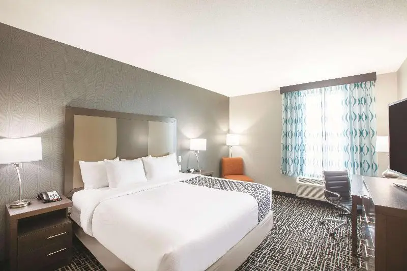 キングサイズベッドのスタンダードルーム, La Quinta By Wyndham San Marcos Outlet Mall