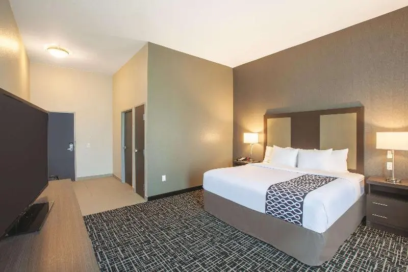 キングサイズベッドのスタンダードルーム, La Quinta By Wyndham San Marcos Outlet Mall