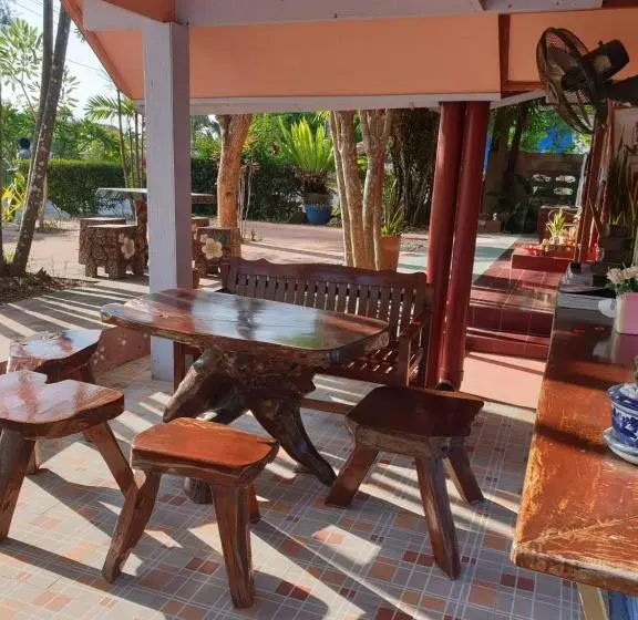 スタンダードトリプルルーム, Haad Somboon House