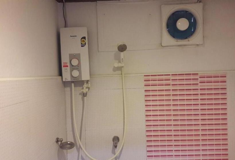 חדר סטנדרט לשלושה, Haad Somboon House