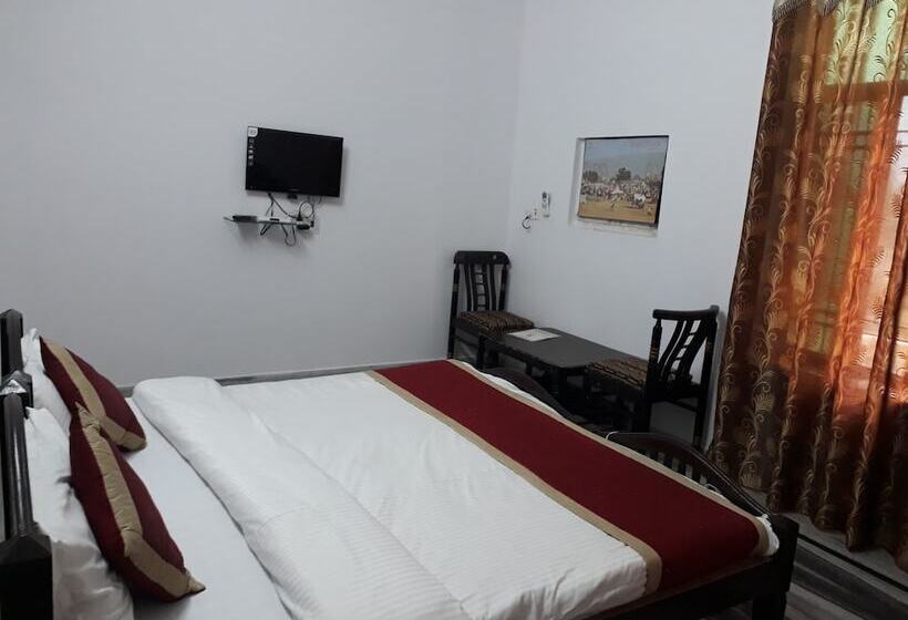 اتاق لوکس, Green Haveli   A Heritage And Hill View Hotel , Pushkar