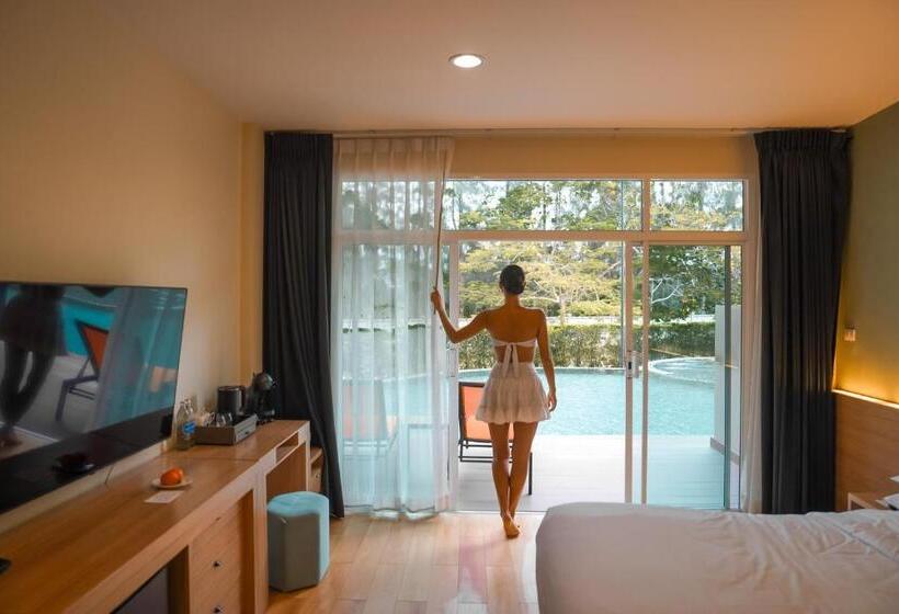 غرفة ديلوكس, The Kaset