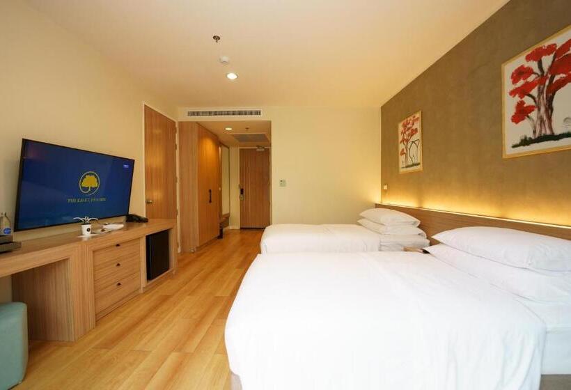 غرفة ديلوكس, The Kaset