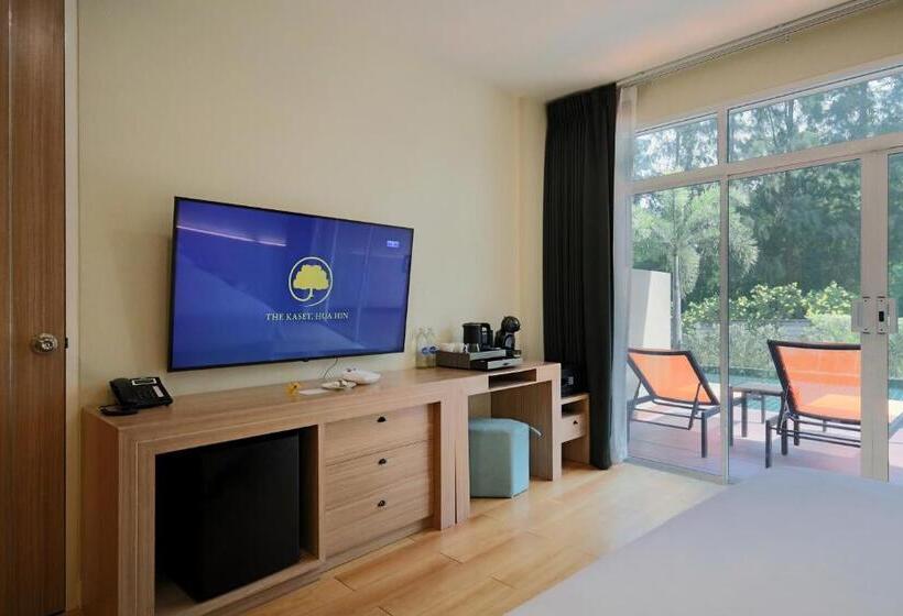 غرفة ديلوكس, The Kaset