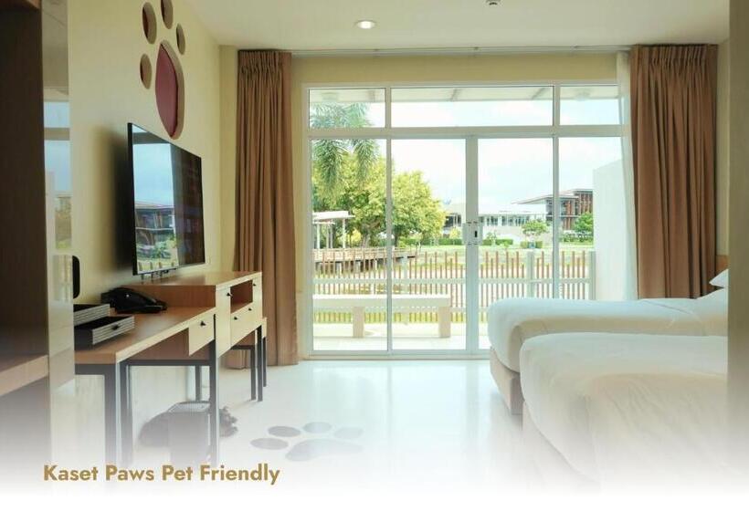 غرفة ديلوكس مطلة على البحيرة, The Kaset