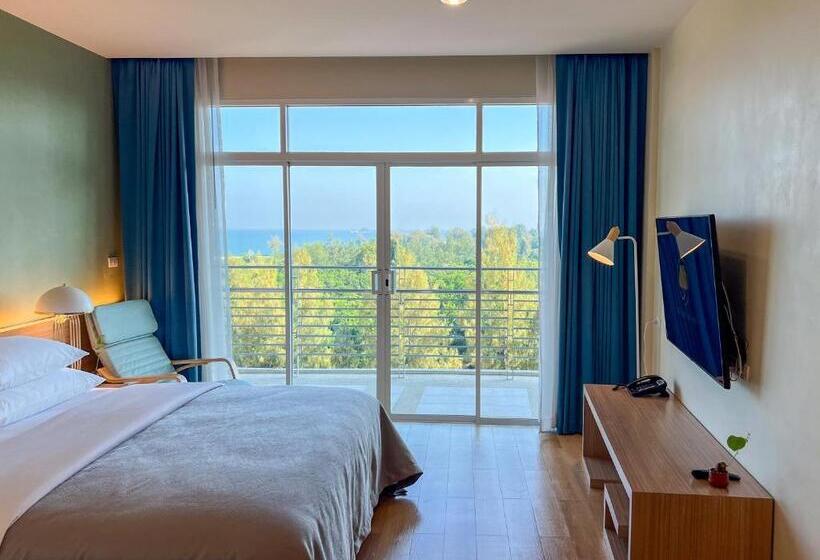 جناح مطلّ علي الجبل, The Kaset