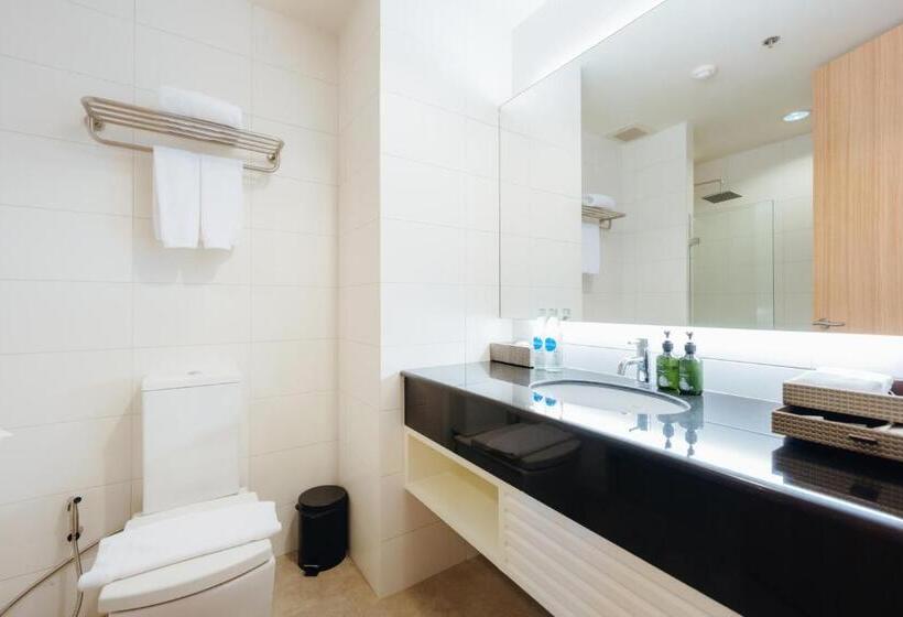 جناح مطلّ علي الجبل, The Kaset