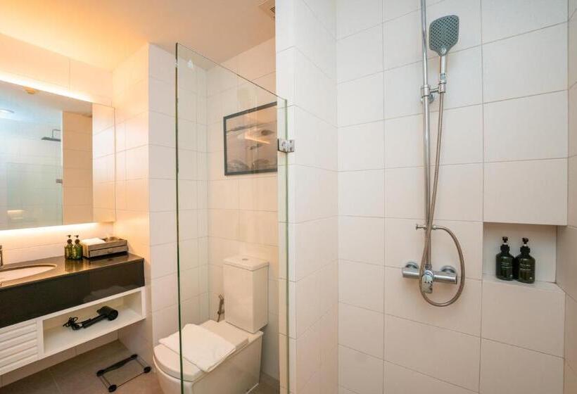 غرفة قياسية مطلّة علي الحديقة, The Kaset