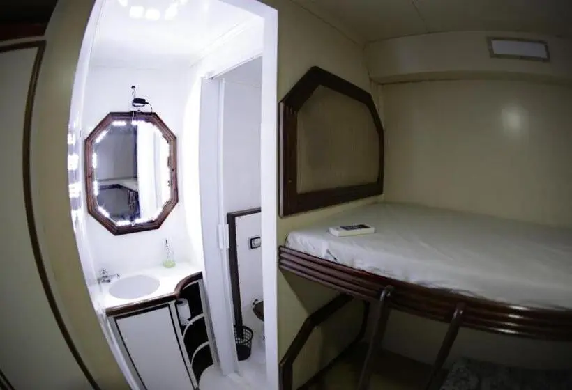 スタンダード４人部屋, Tapri   Hotel Flutuante