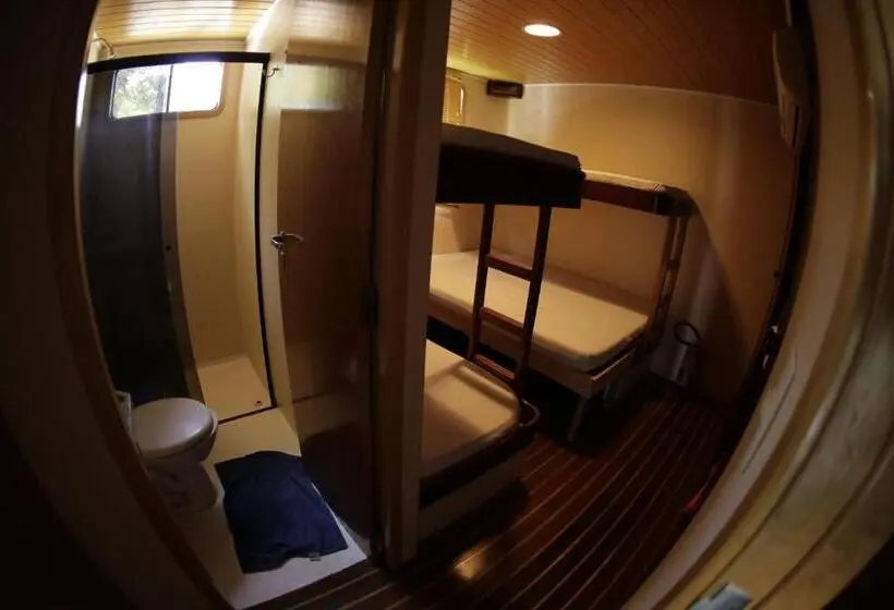 ファミリールーム, Tapri   Hotel Flutuante