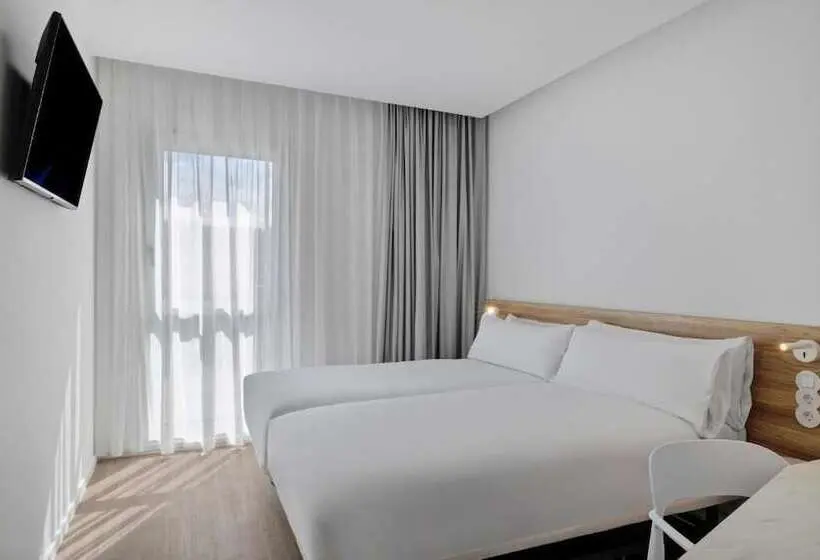 Standard Kolmen Hengen Huone, B&b Hotel Sevilla Bormujos