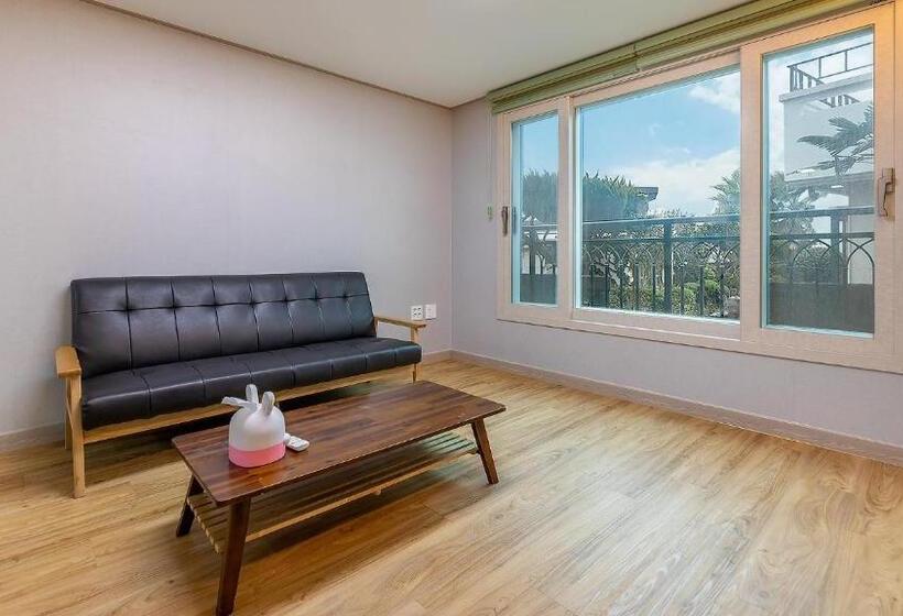 استودیوی استاندارد, Jeju Jang Sugot Pension