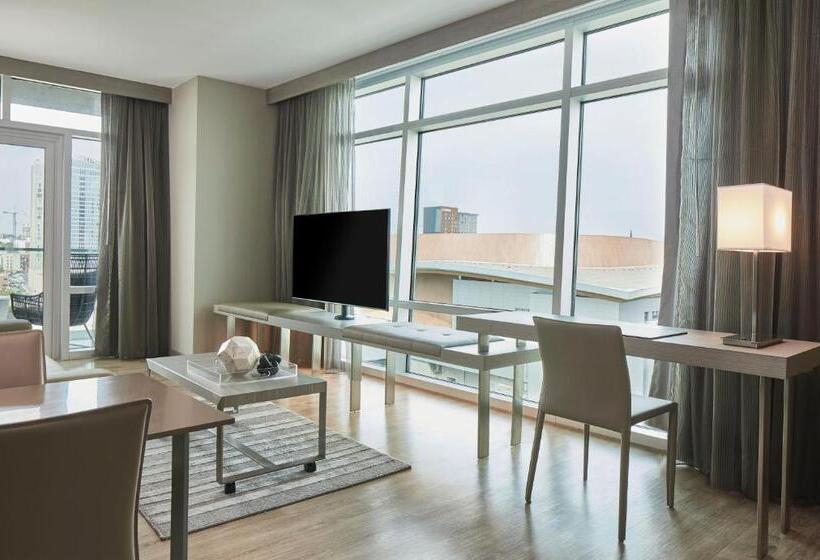 سوئیت جونیور با تخت بزرگ, AC Hotel Nashville Downtown