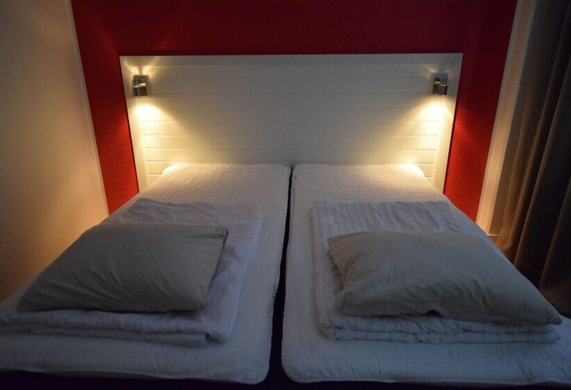 バス共有のスタンダードルーム, Hostel Snoozemore