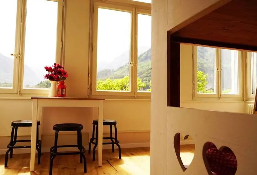 ルームシェアのワンベッド, Adventure Hostel Interlaken