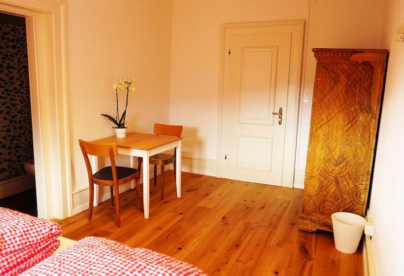 Quarto Estandar Cama Casal, Adventure Hostel Interlaken