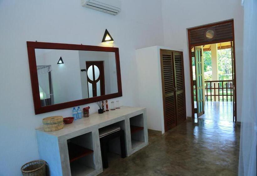 Номер Стандарт Вид на Бассейн, Good Karma Villa