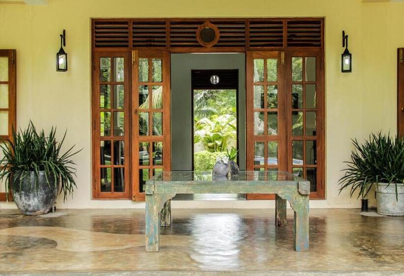 Номер Стандарт Вид на Бассейн, Good Karma Villa