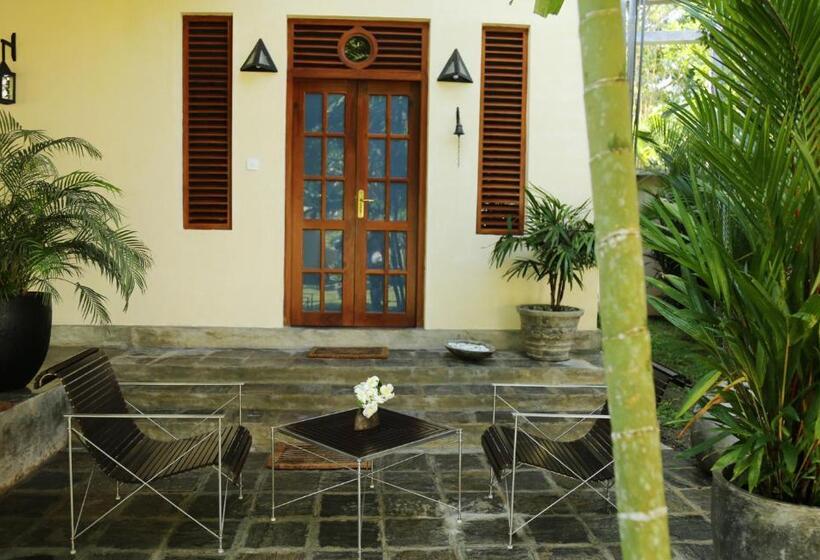 Трехместный Номер Стандарт Вид на Сад, Good Karma Villa