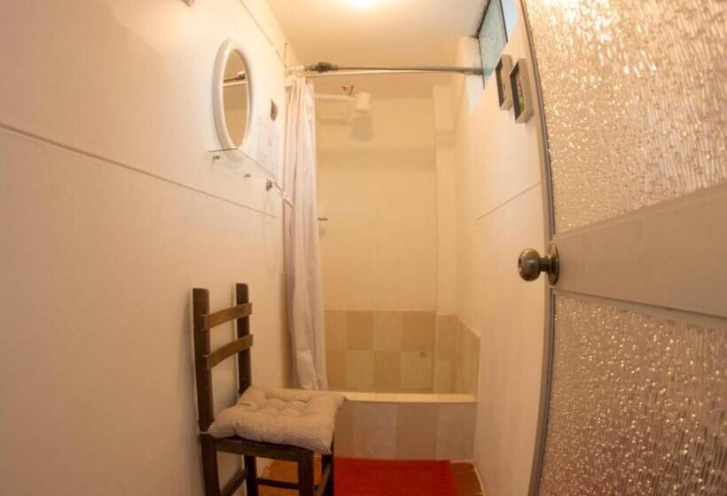 Habitació Estàndard, Ruta Alterna Backpacker