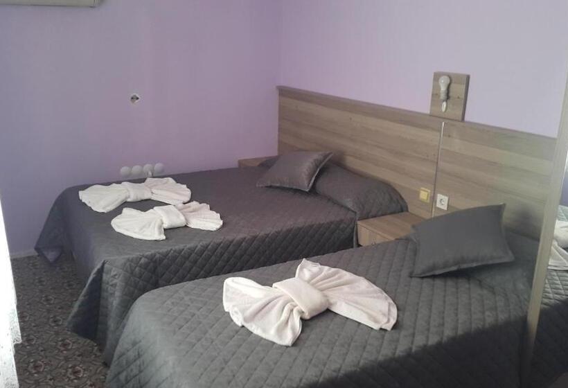 Трехместный Номер Стандарт с Балконом, Grand Yayla