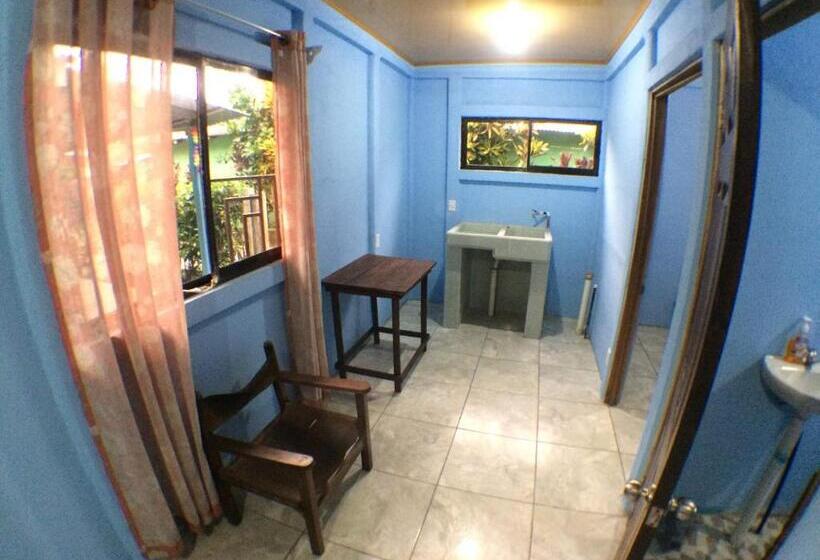 اتاق استاندارد, Green Macaw Hostel