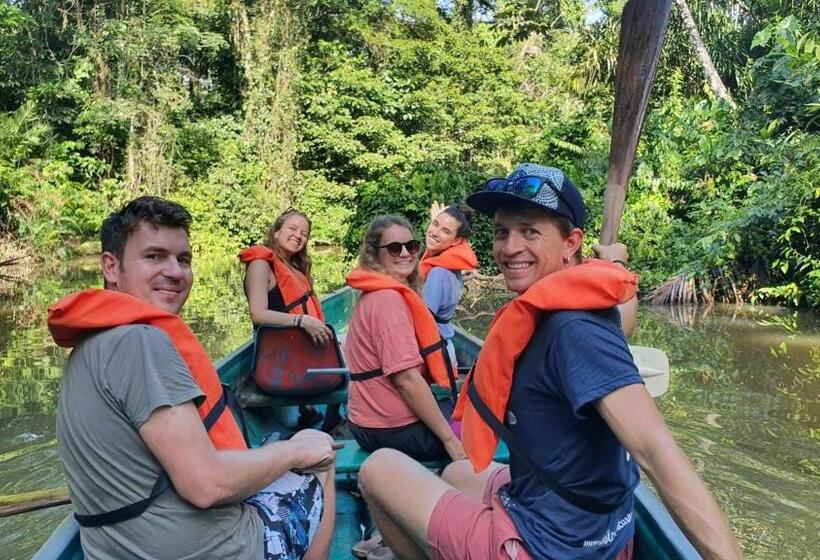 اتاق خانوادگی, Green Macaw Hostel