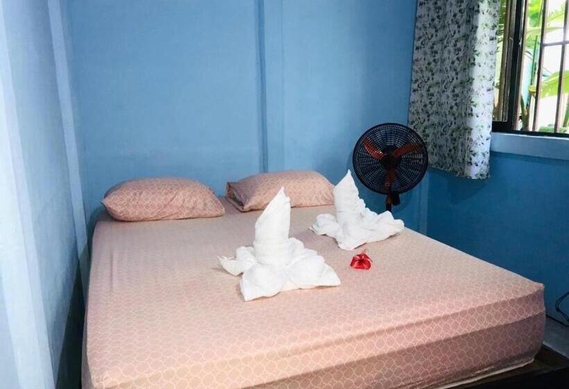 家庭间, Green Macaw Hostel