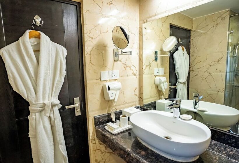 اتاق لوکس, Sarowar