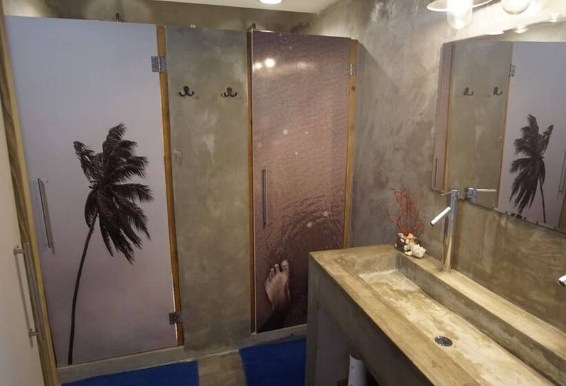 اتاق استاندارد با سرویس بهداشتی مشترک, Casa Coral