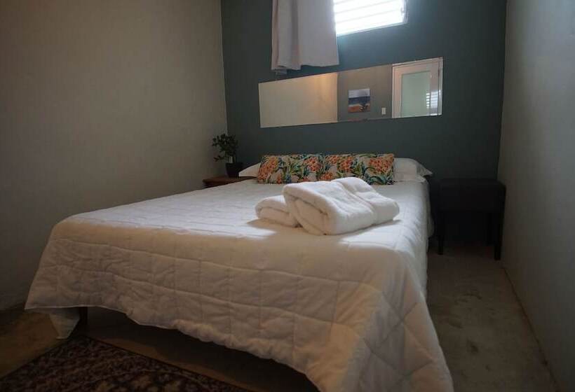 اتاق استاندارد با سرویس بهداشتی مشترک, Casa Coral