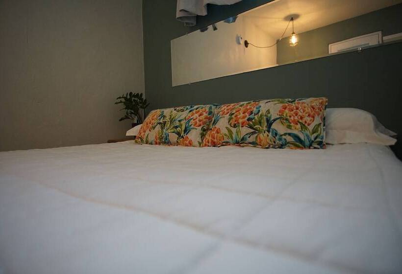 اتاق استاندارد با سرویس بهداشتی مشترک, Casa Coral