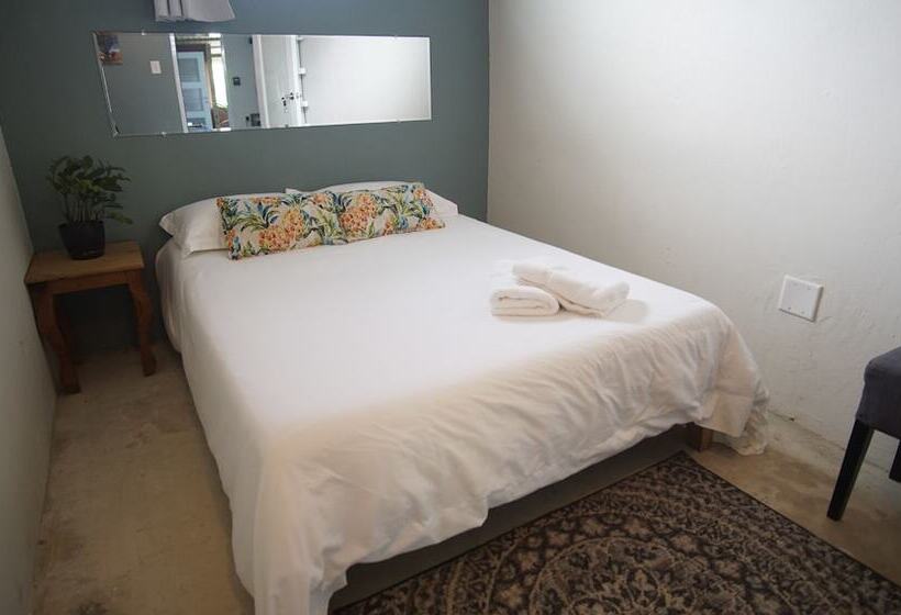 اتاق استاندارد با سرویس بهداشتی مشترک, Casa Coral