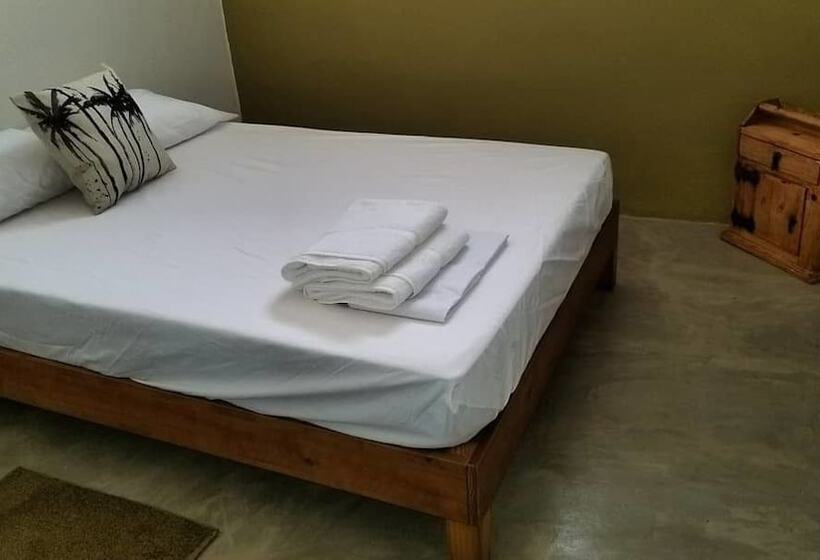 اتاق استاندارد با سرویس بهداشتی مشترک, Casa Coral