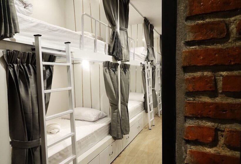 Кровать в Общей Комнате, What S Up Chiang Mai