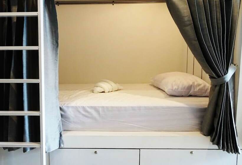 Кровать в Общей Комнате, What S Up Chiang Mai