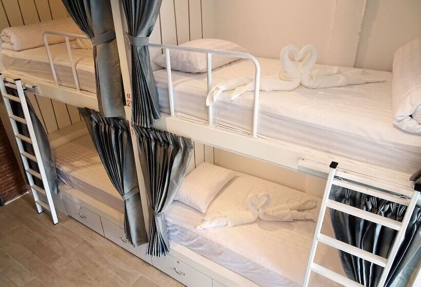 Кровать в Общей Комнате, What S Up Chiang Mai