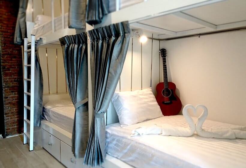 Кровать в Общей Комнате, What S Up Chiang Mai