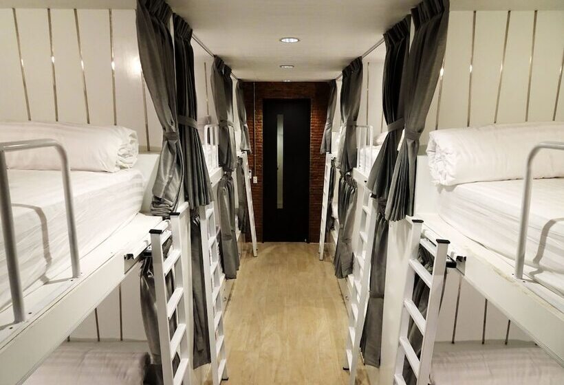 Кровать в Общей Комнате, What S Up Chiang Mai