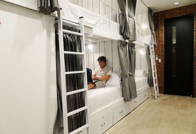 Кровать в Общей Комнате, What S Up Chiang Mai