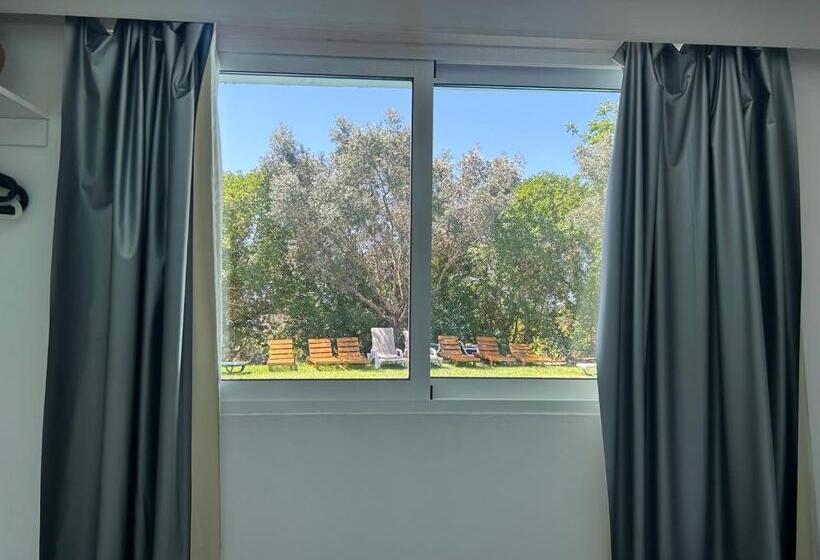 بنغل قياسي مطل على المسبح, Quinta Da Joia