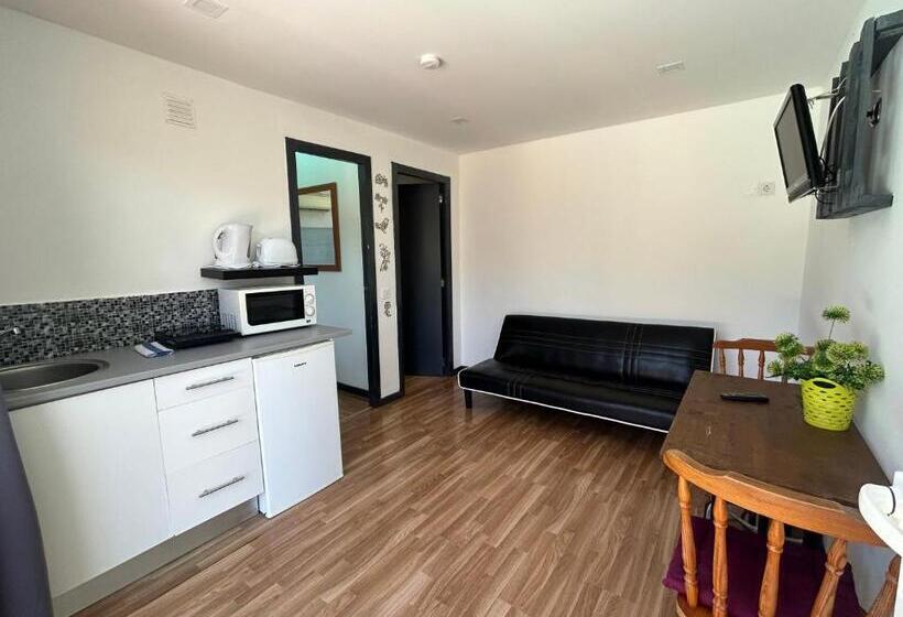 بنغل قياسي مطل على المسبح, Quinta Da Joia