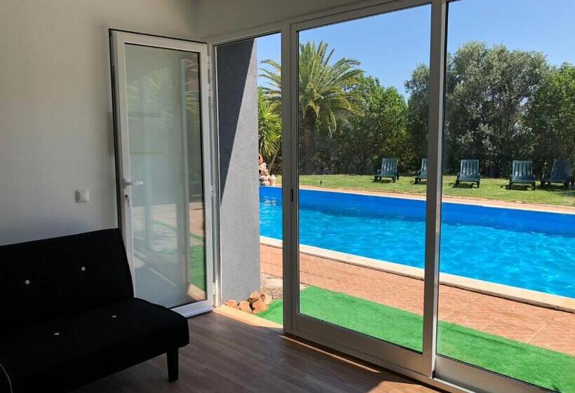 بنغل قياسي مطل على المسبح, Quinta Da Joia