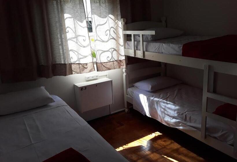 ルームシェアのワンベッド, Casa Beatles Hostel Bauru