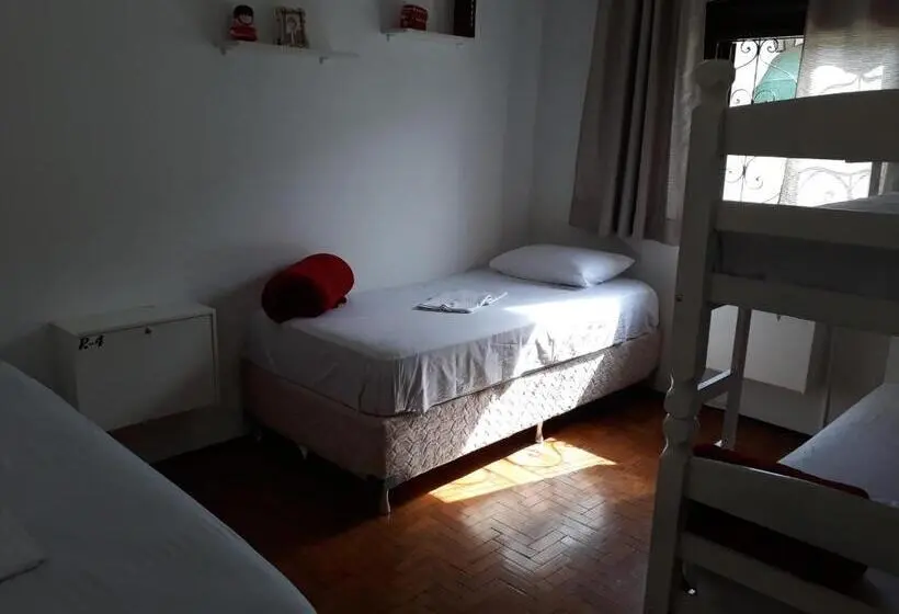 ルームシェアのワンベッド, Casa Beatles Hostel Bauru