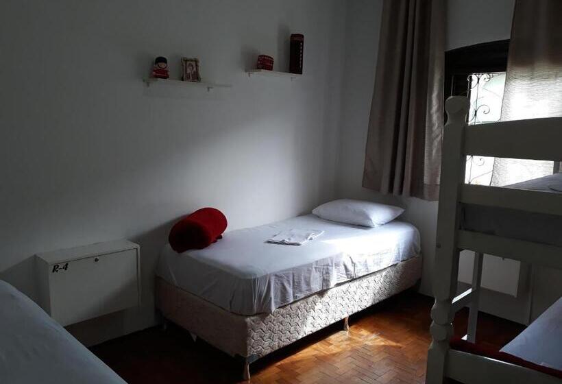 ルームシェアのワンベッド, Casa Beatles Hostel Bauru